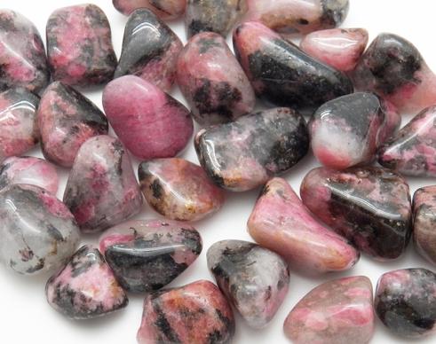 photo of tumbled rhodonite in quartz from Madagascar, a pink ray of love stone
